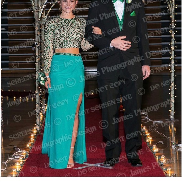 Sherri Hill Emerald Green size 0 two piece - Picture 3 of 4